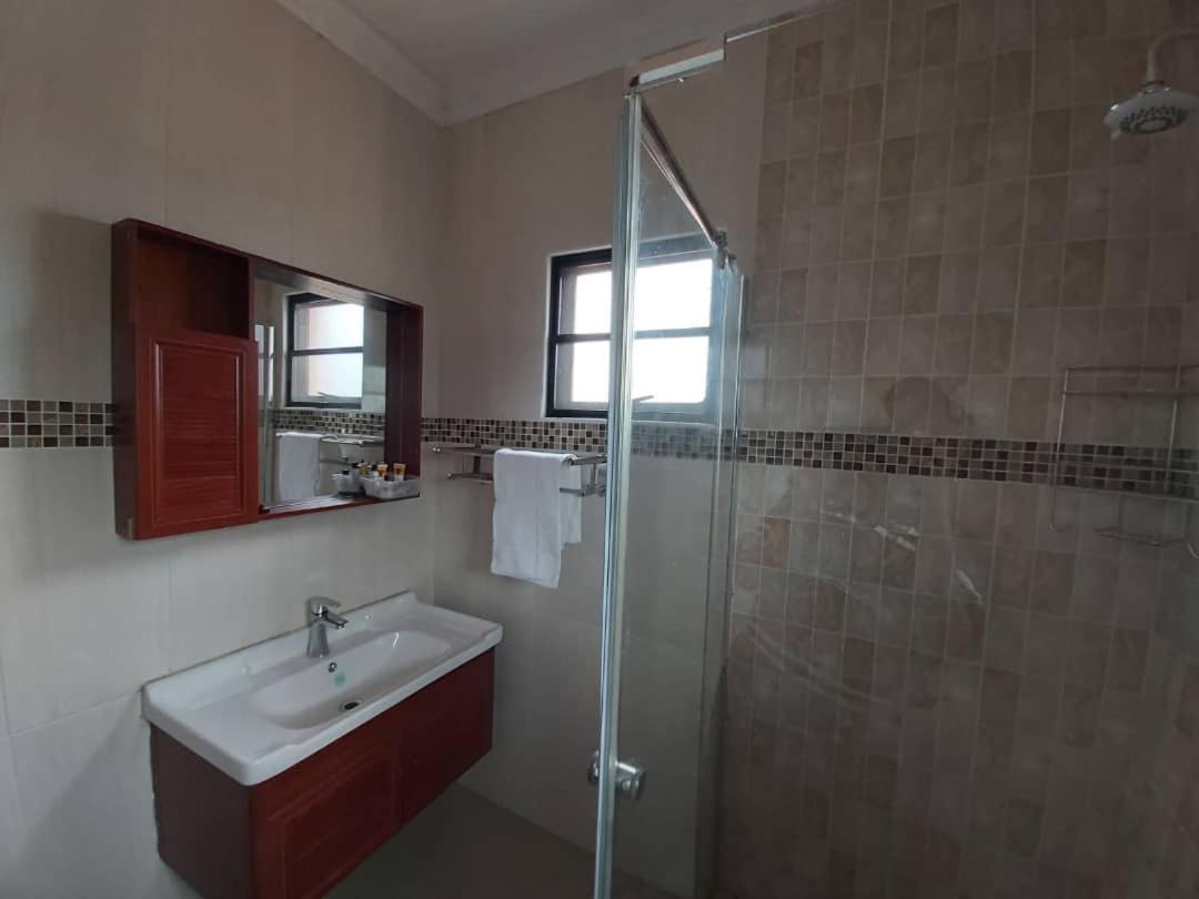Top Stay Inn Касане Экстерьер фото
