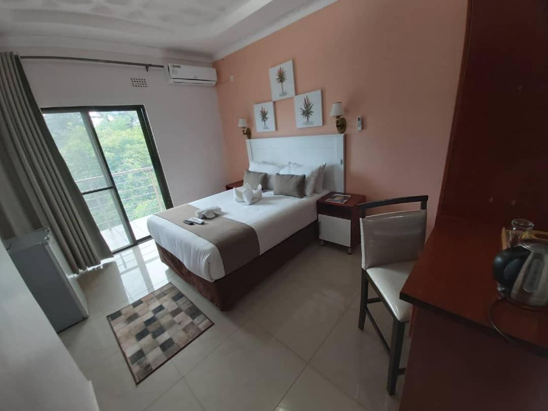 Top Stay Inn Касане Экстерьер фото